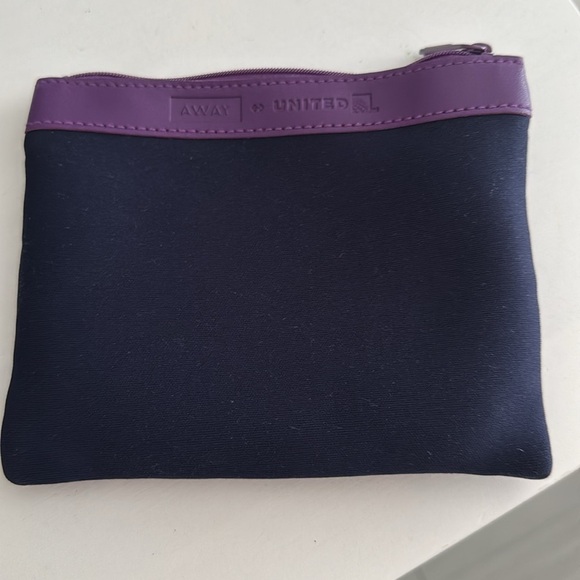 Away United Collaboration Travel Bag with Amenities - Picture 5 of 5